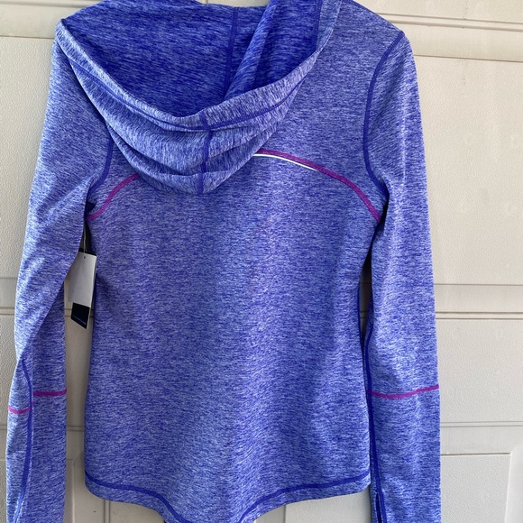 NWT Medium pullover - Picture 3 of 5